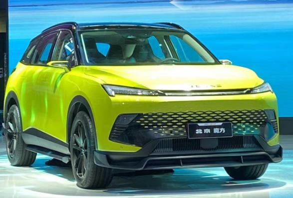 2022款北京汽車魔方圖片與報(bào)價(jià) 9.99萬(wàn)起售,滿配搜秀SUV